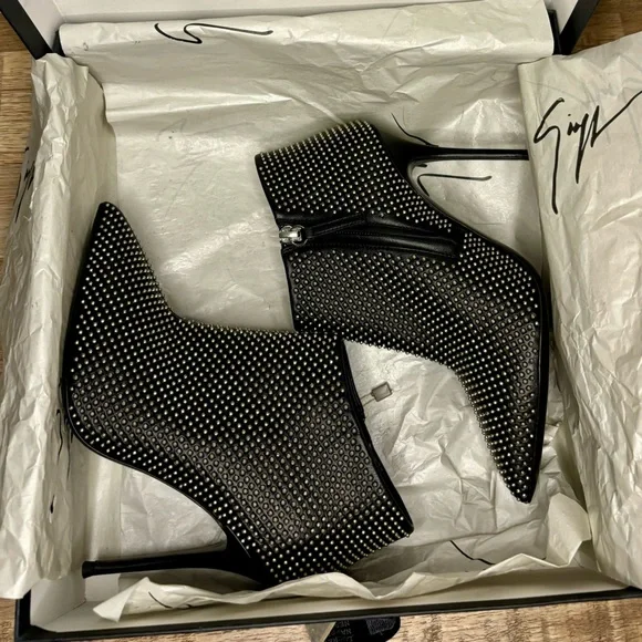 NWT-AUTHENTIC Giuseppe Zanotti Black Leather Metal Studded Booties, 36 (6.0/6.5) - Picture 10 of 12